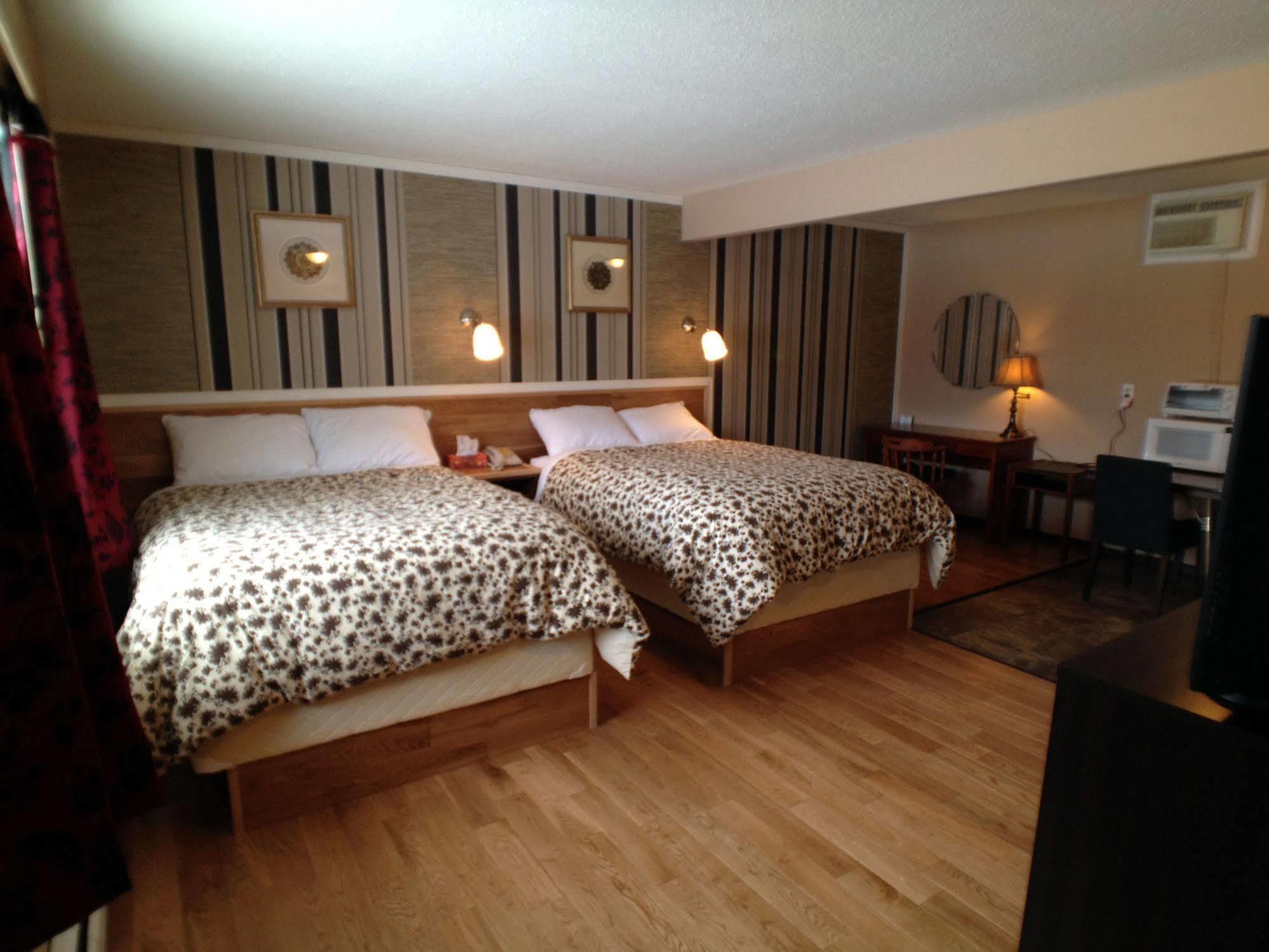 Galaxy Motel St. Paul Buitenkant foto